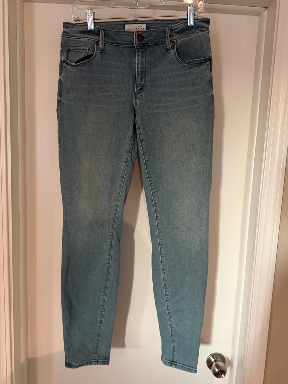 LOFT Women's Light Wash Curvy Skinny Jeans